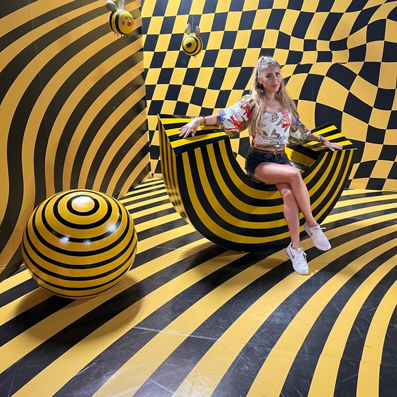 Meet your Posher, Elly - Picture 3 of 7